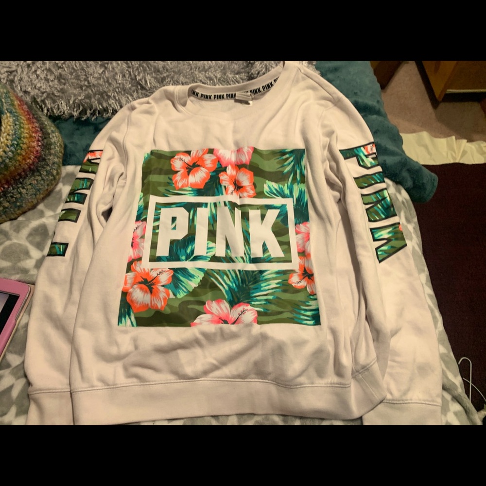 Victoria’s Secret: PINK sweater